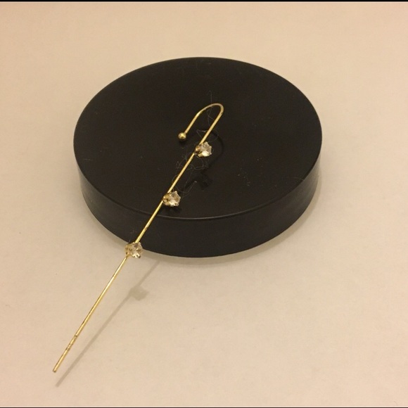 Set Of 7 Gold Ear Climbers/ $6 each - Picture 8 of 9